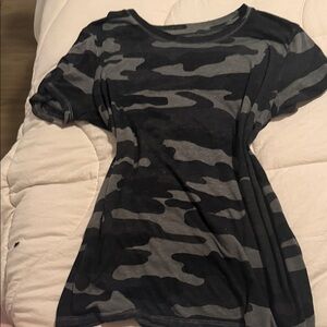 Lucky Brand Black and Gray Camouflage Women's Tee
